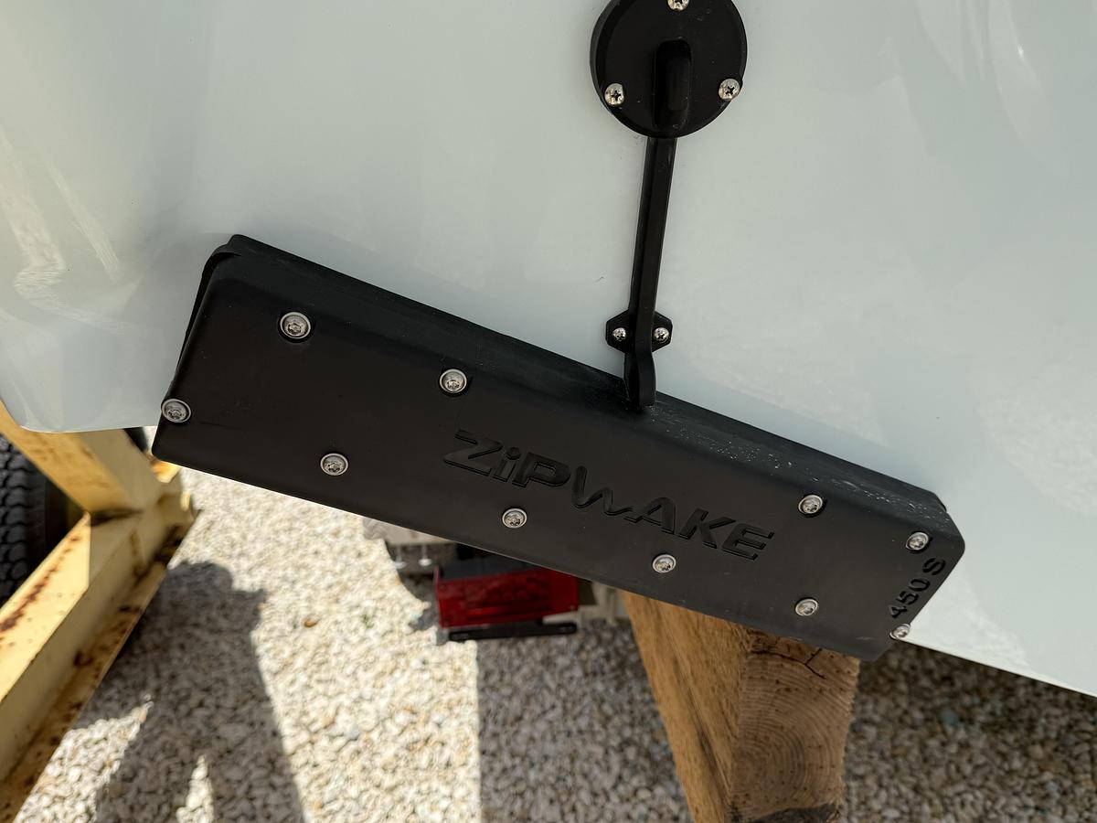 Used 2027 Everglades 315 Center Console