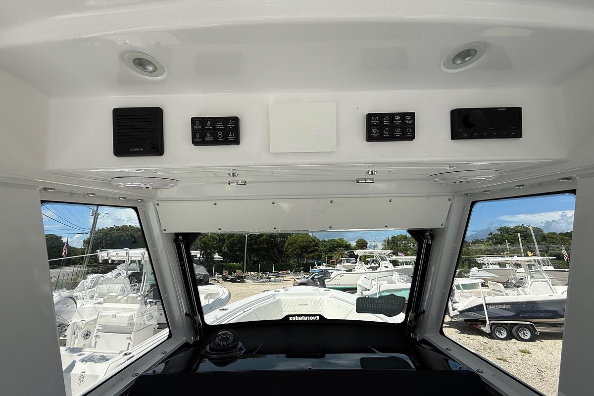 2026 Everglades 335 Center Console