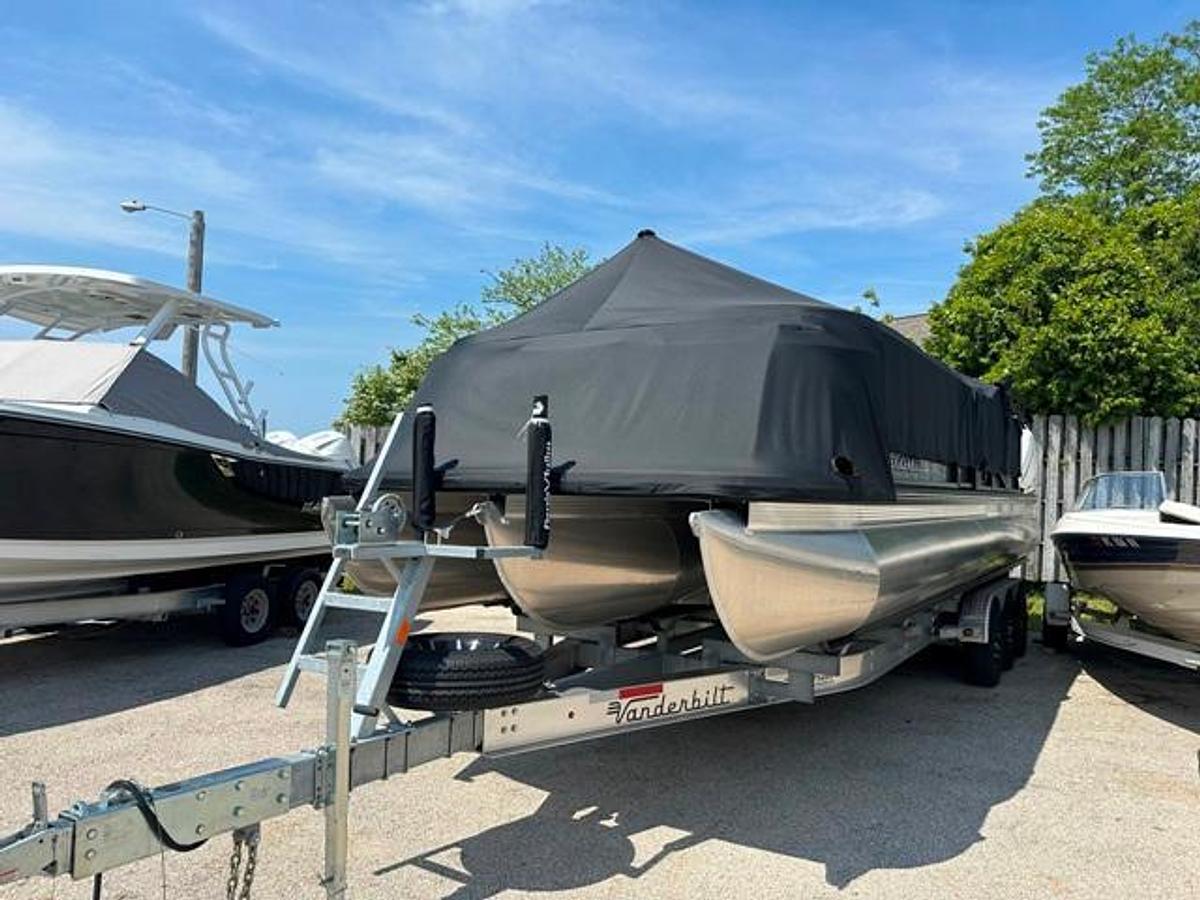 2024 Vanderbilt 700 T