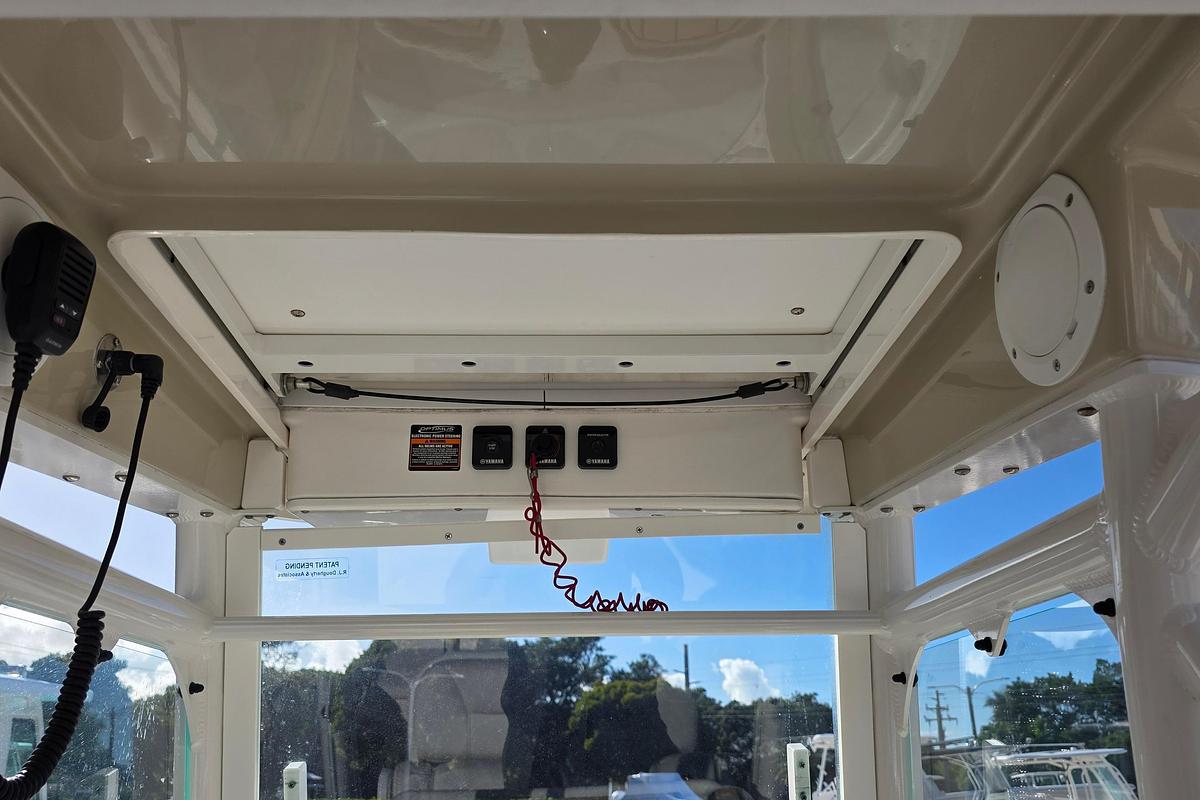 Used 2018 Everglades 243 Center Console