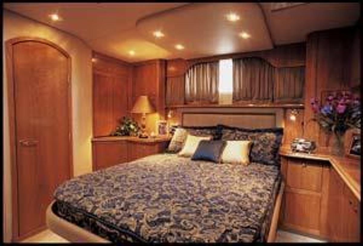 Used 2003 Cruisers Yachts 4050 Express
