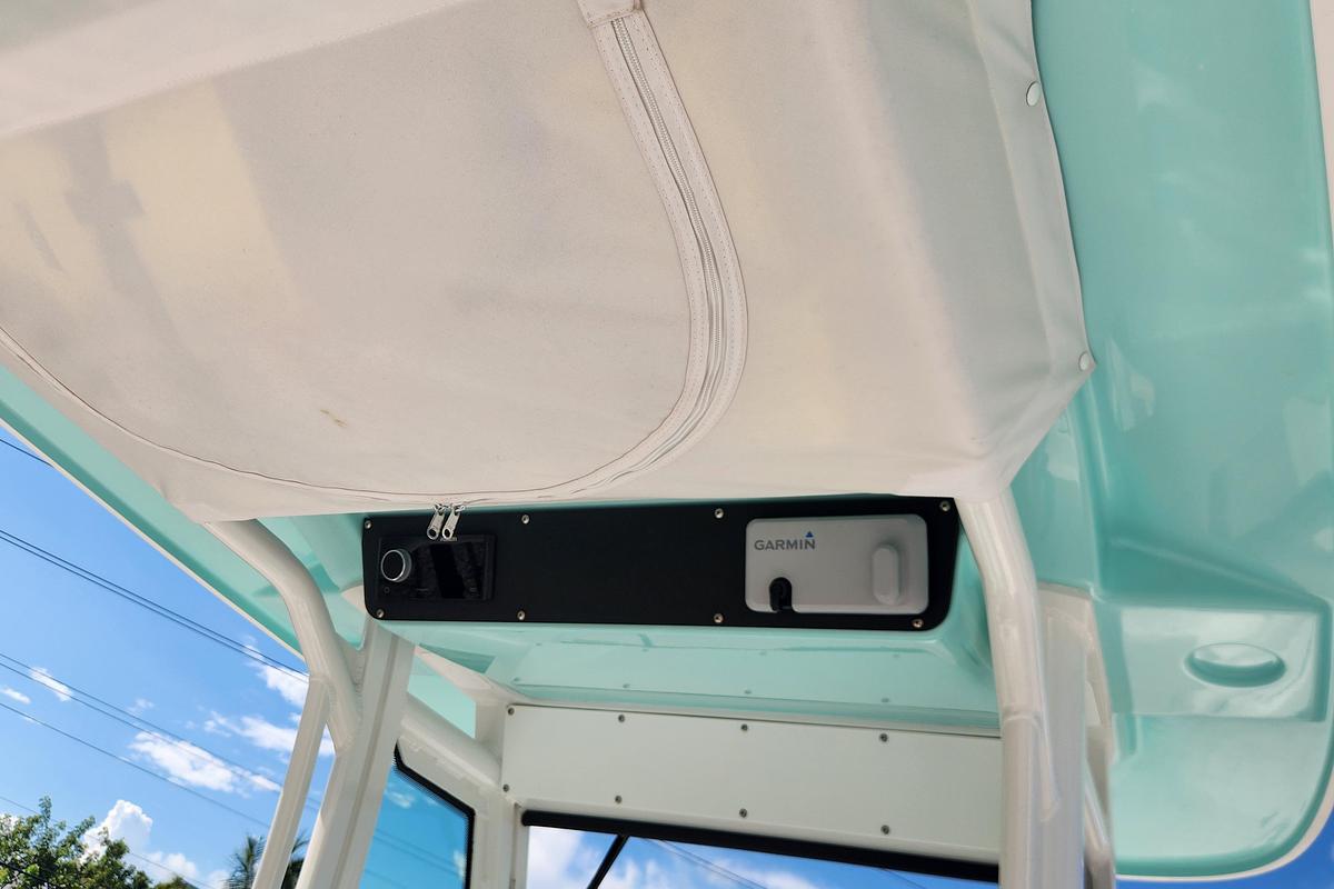 Used 2022 Everglades 235 Center Console