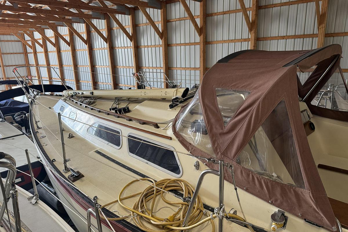 Used 1977 Islander 32