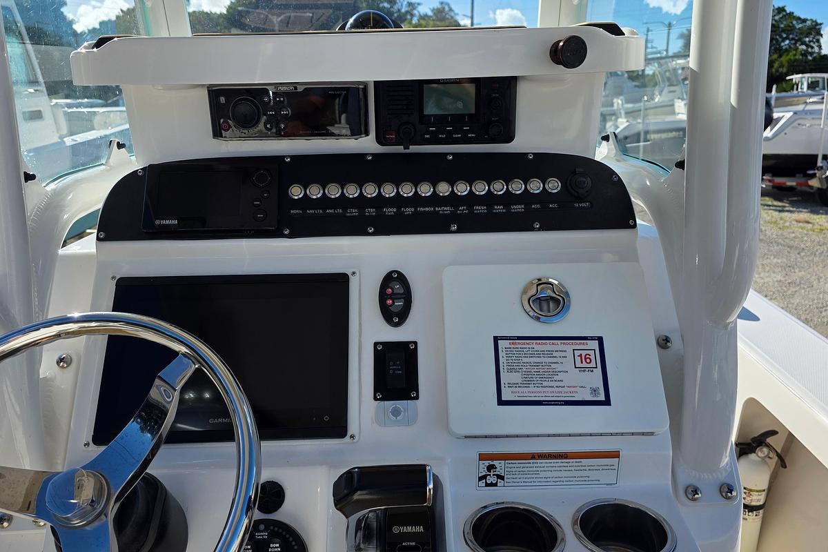 Used 2018 Everglades 243 Center Console