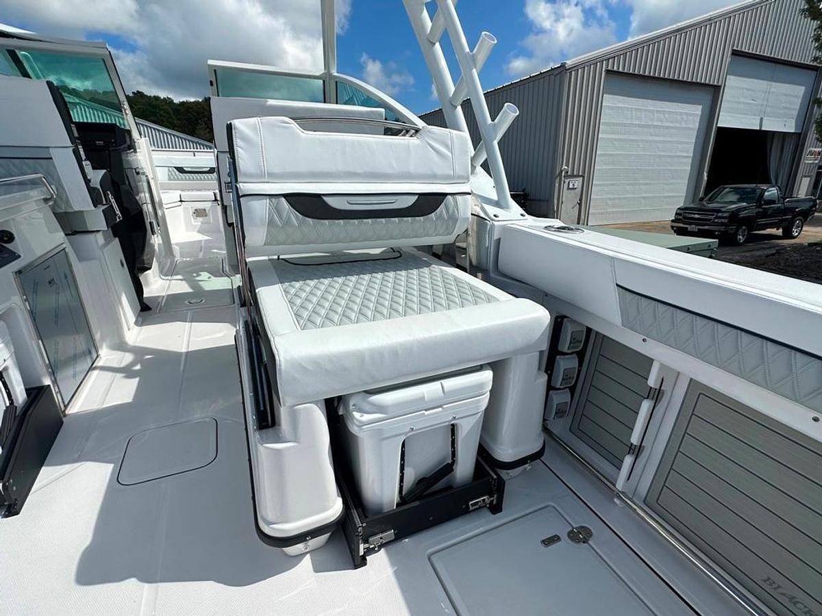 Used 2024 Blackfin 302 DC