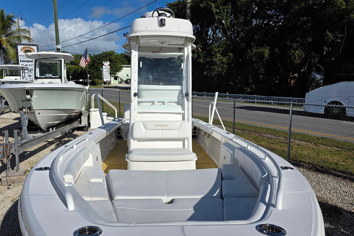 Used 2018 Everglades 243 Center Console