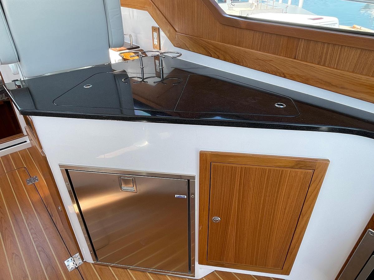 2025 True North 34 Outboard Express