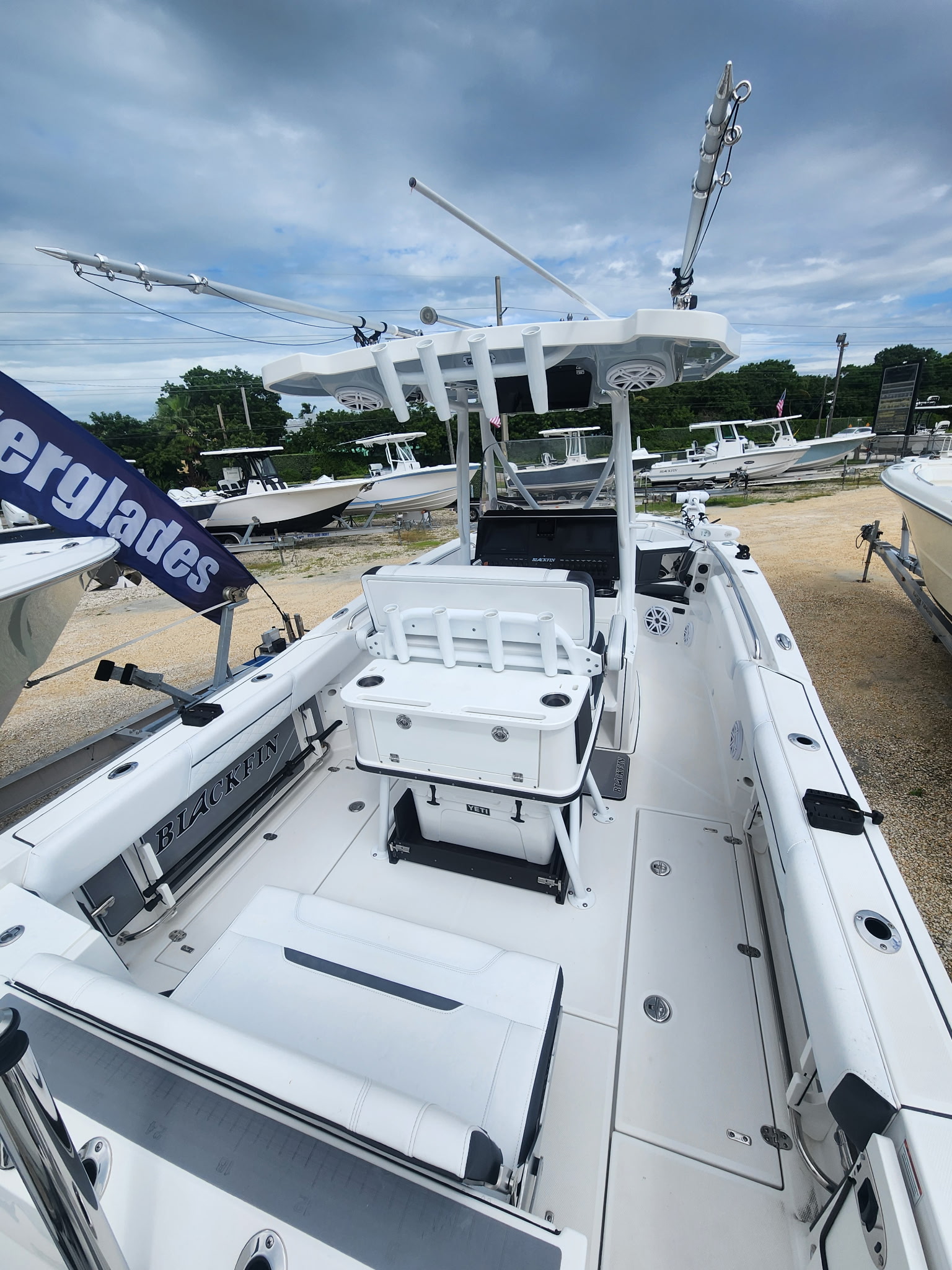 Used 2022 Blackfin 252 CC