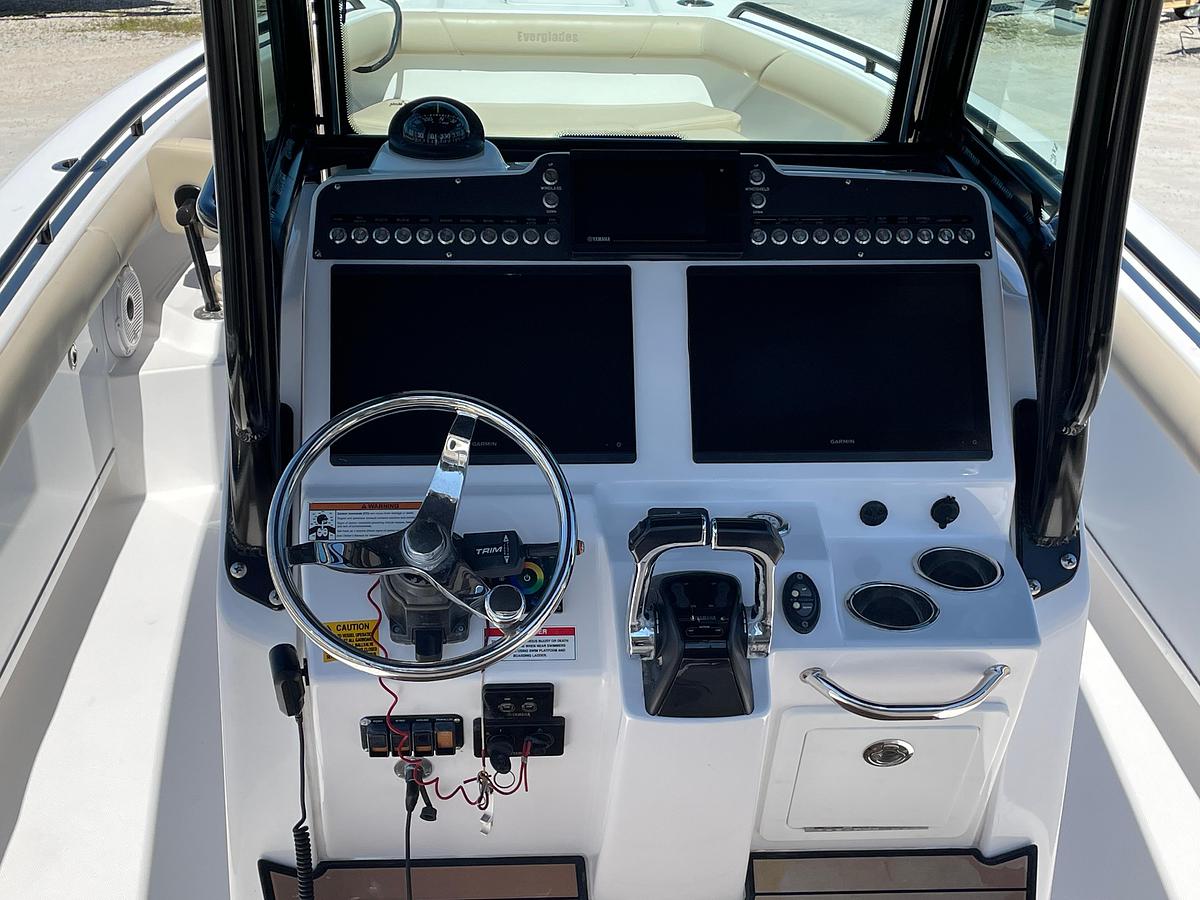 Used 2020 Everglades 273 Center Console