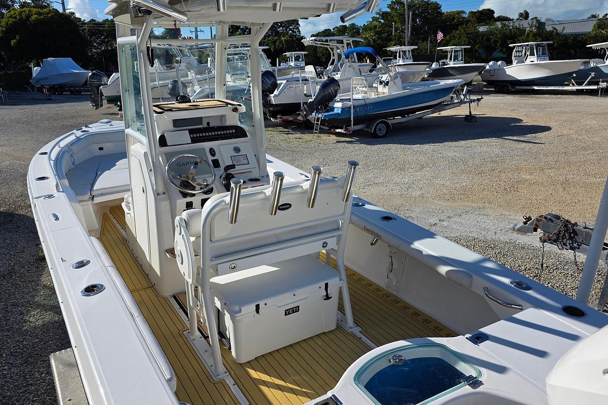 Used 2018 Everglades 243 Center Console