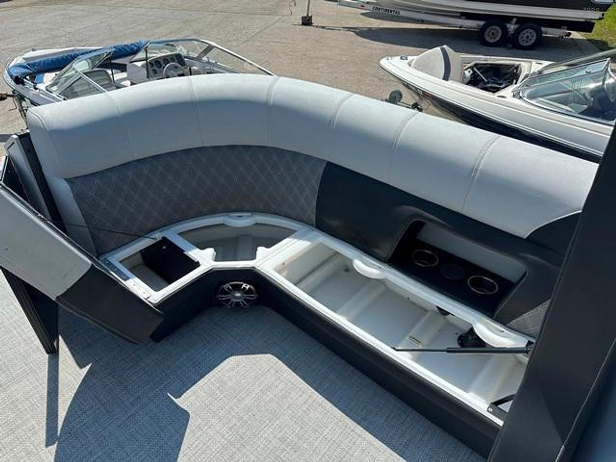 2024 Vanderbilt 700 T