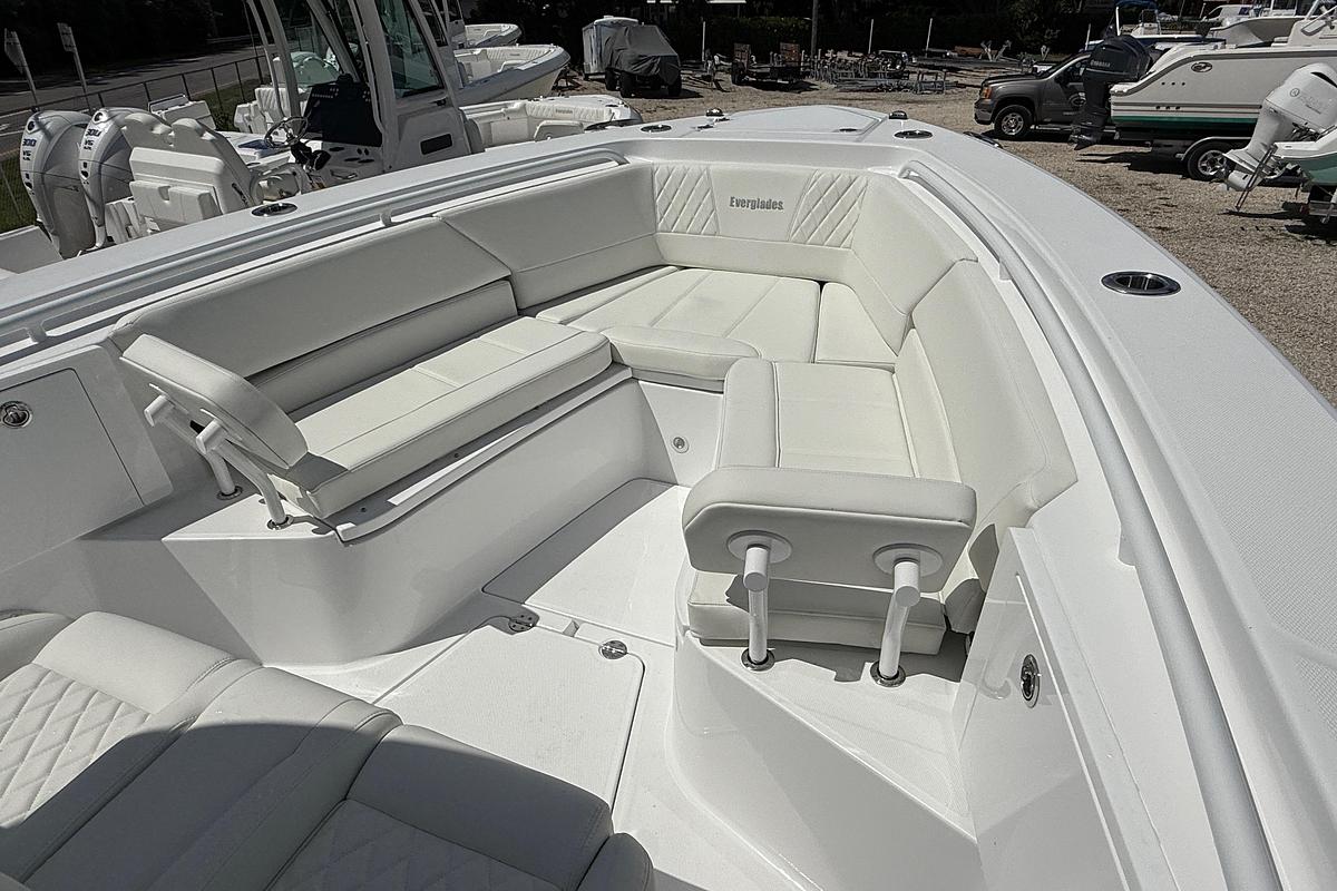 2026 Everglades 335 Center Console