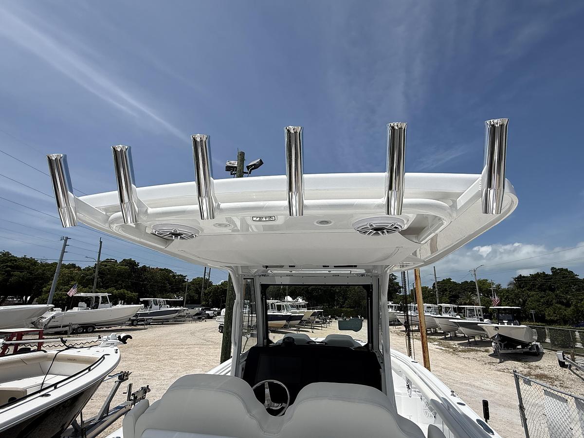 Used 2027 Everglades 315 Center Console