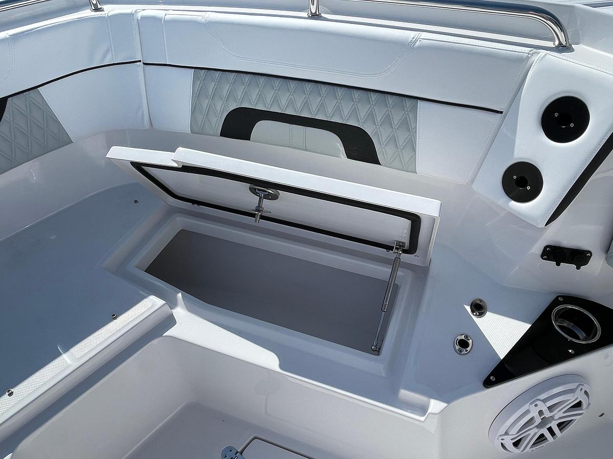 2025 Blackfin 272 CC