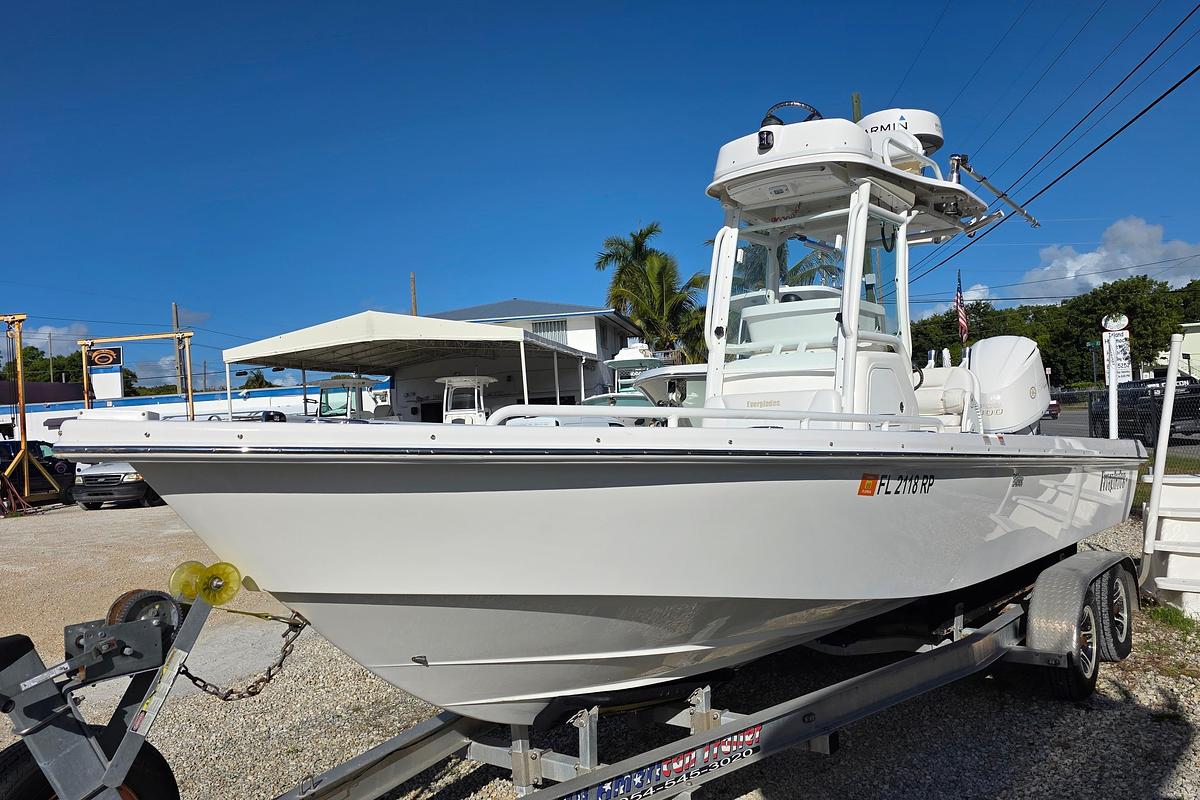 Used 2018 Everglades 243 Center Console