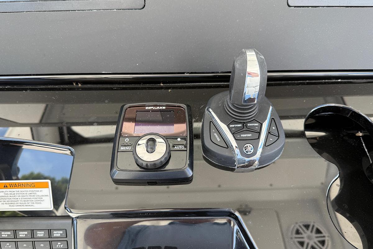 2026 Everglades 335 Center Console