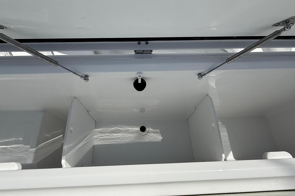 2026 Everglades 335 Center Console