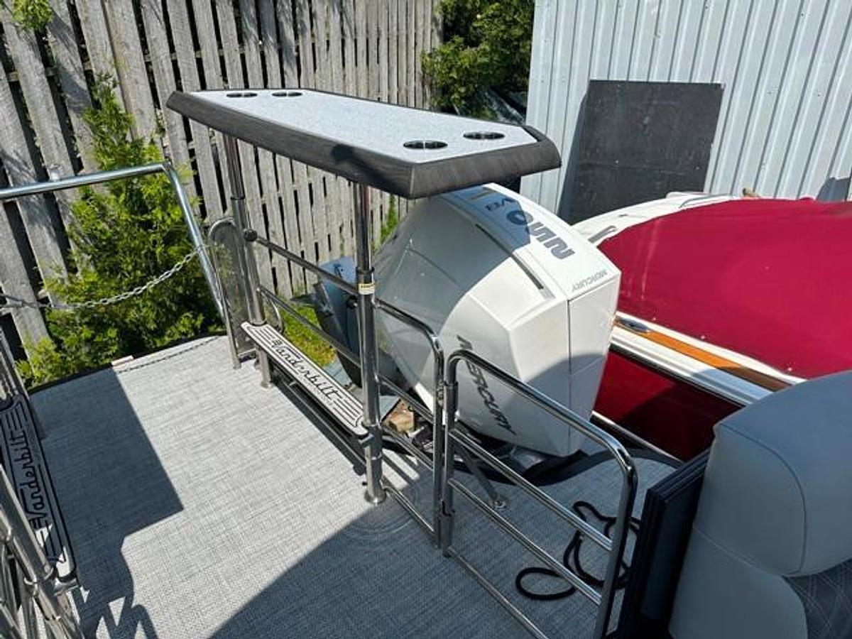 2024 Vanderbilt 700 T