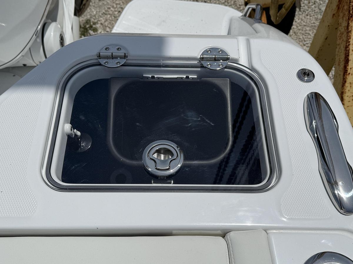 Used 2027 Everglades 315 Center Console