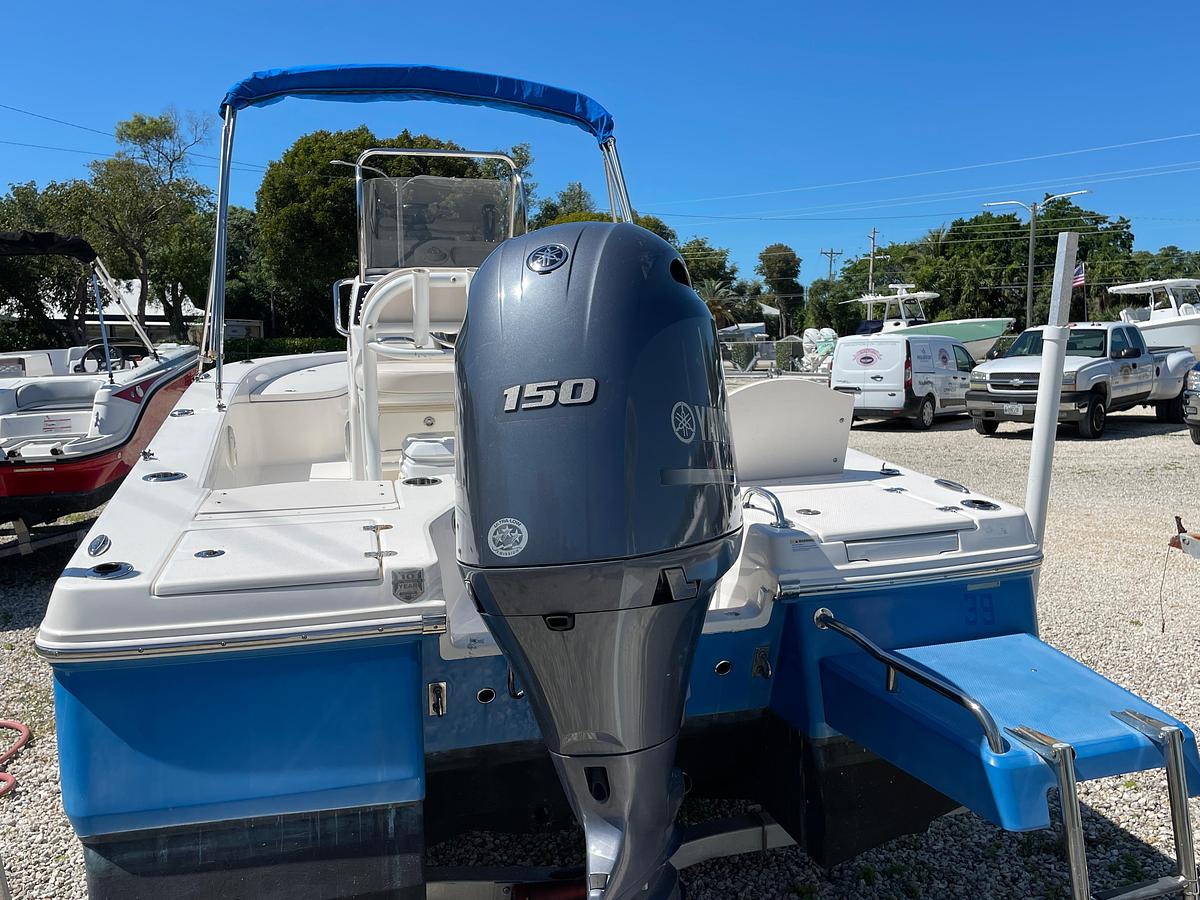 Used 2017 Robalo 206 Cayman