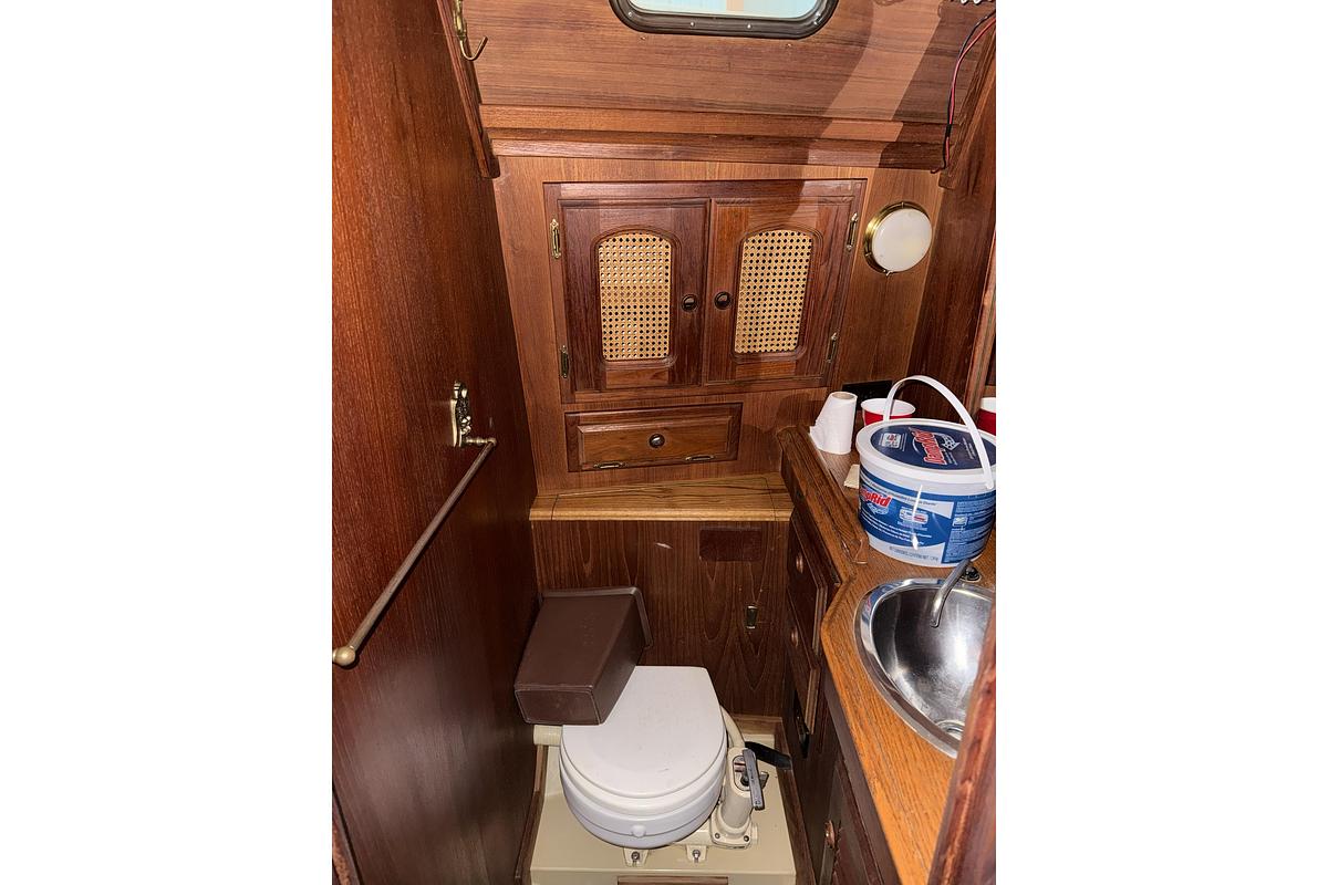 Used 1977 Islander 32