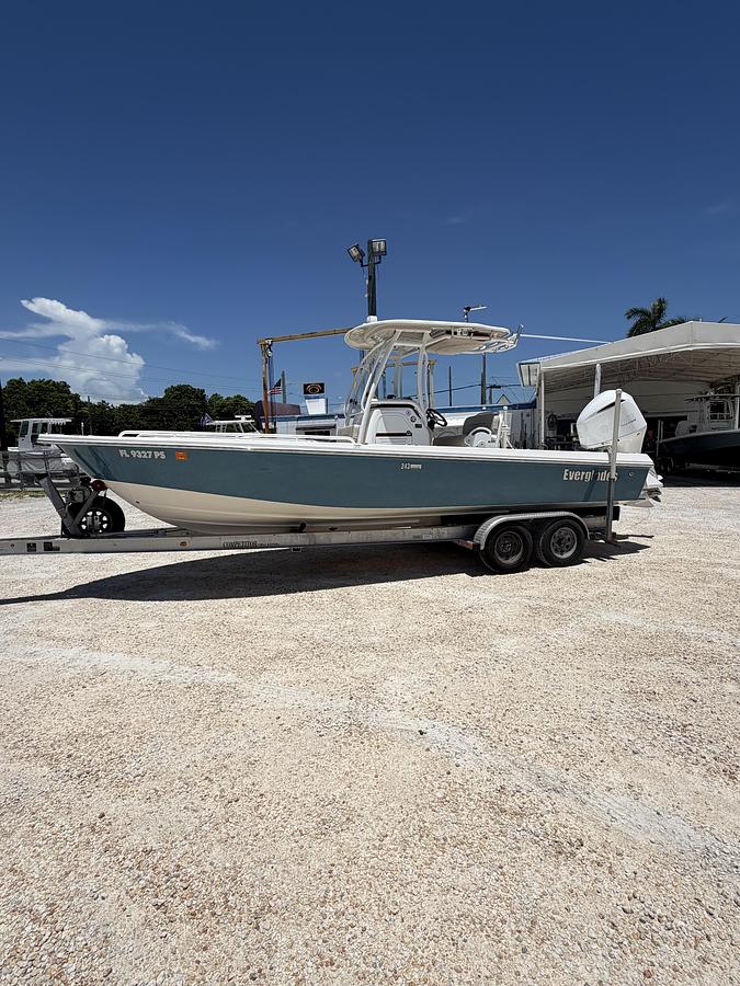 Used 2014 Everglades 243 Center Console