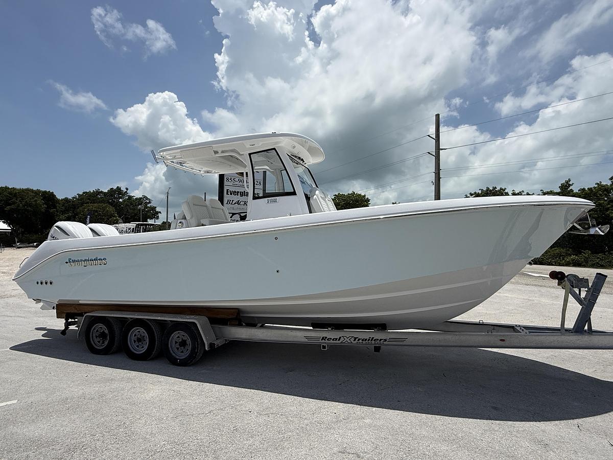 Used 2027 Everglades 315 Center Console