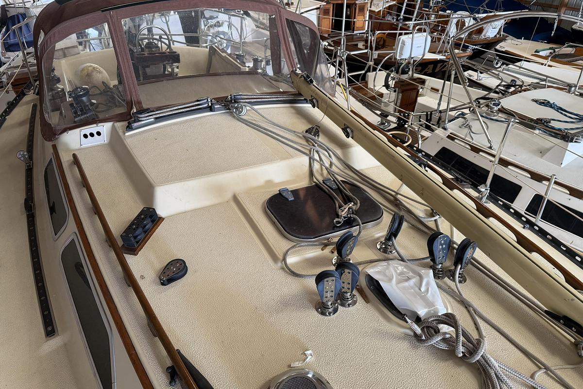 Used 1977 Islander 32