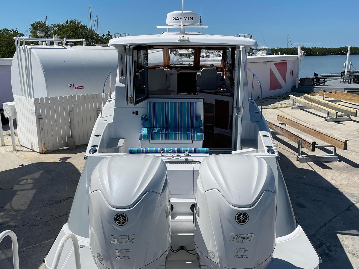 2025 True North 34 Outboard Express