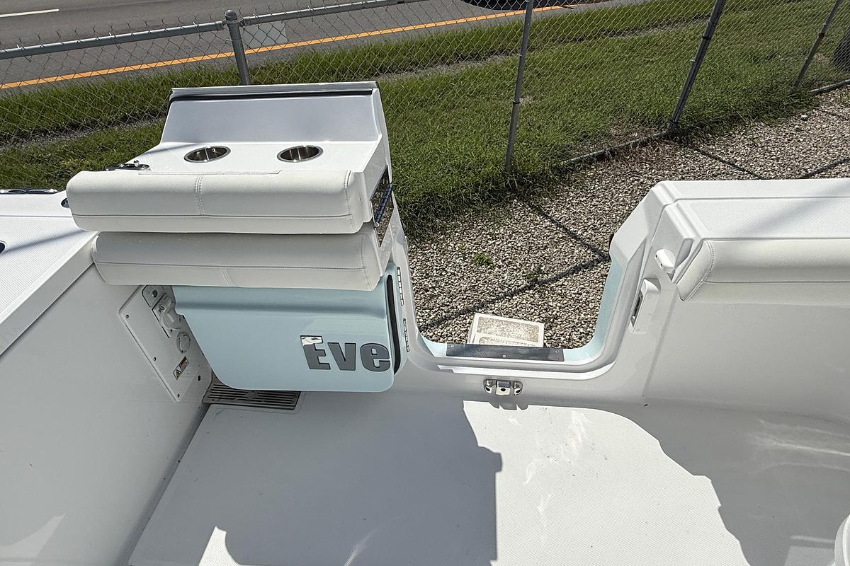 2026 Everglades 335 Center Console