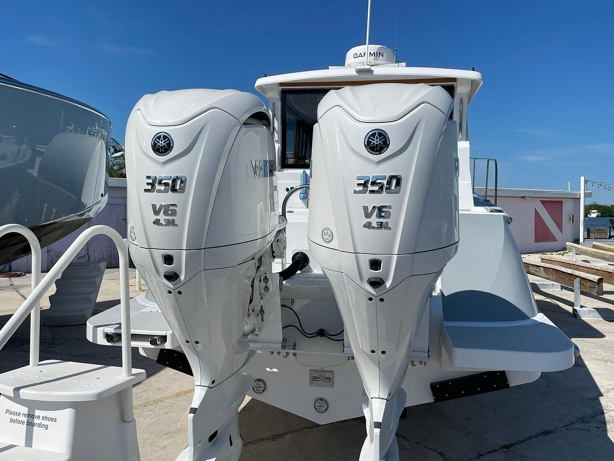 2025 True North 34 Outboard Express