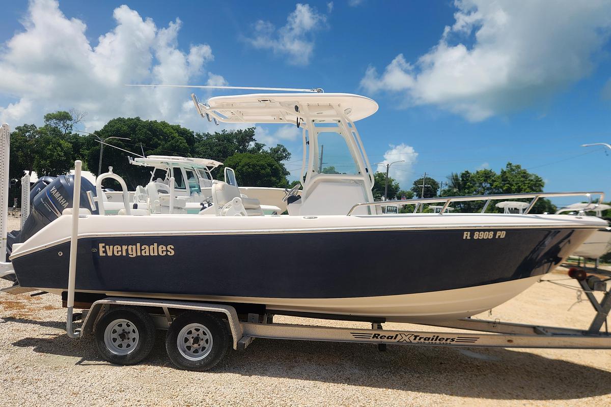 Used 2011 Everglades 230 Center Console