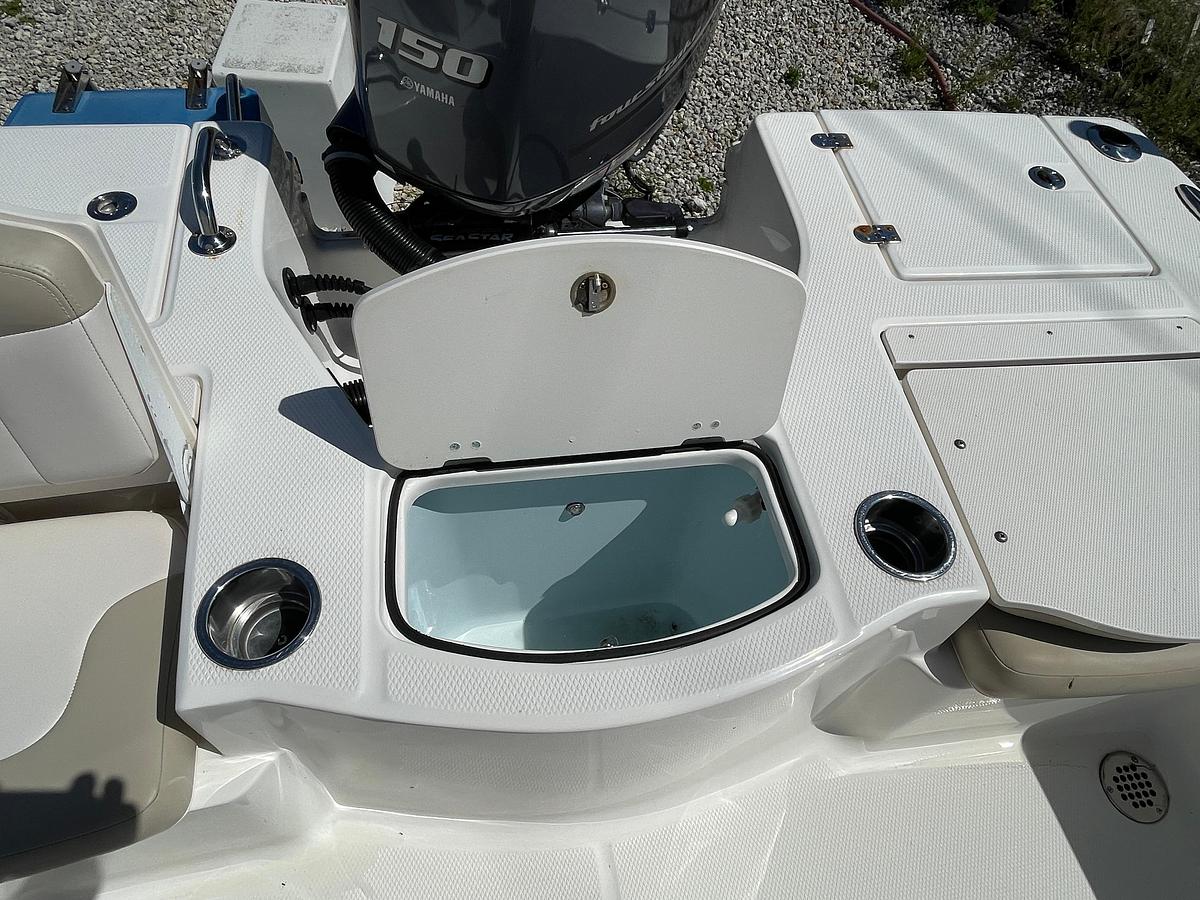 Used 2017 Robalo 206 Cayman