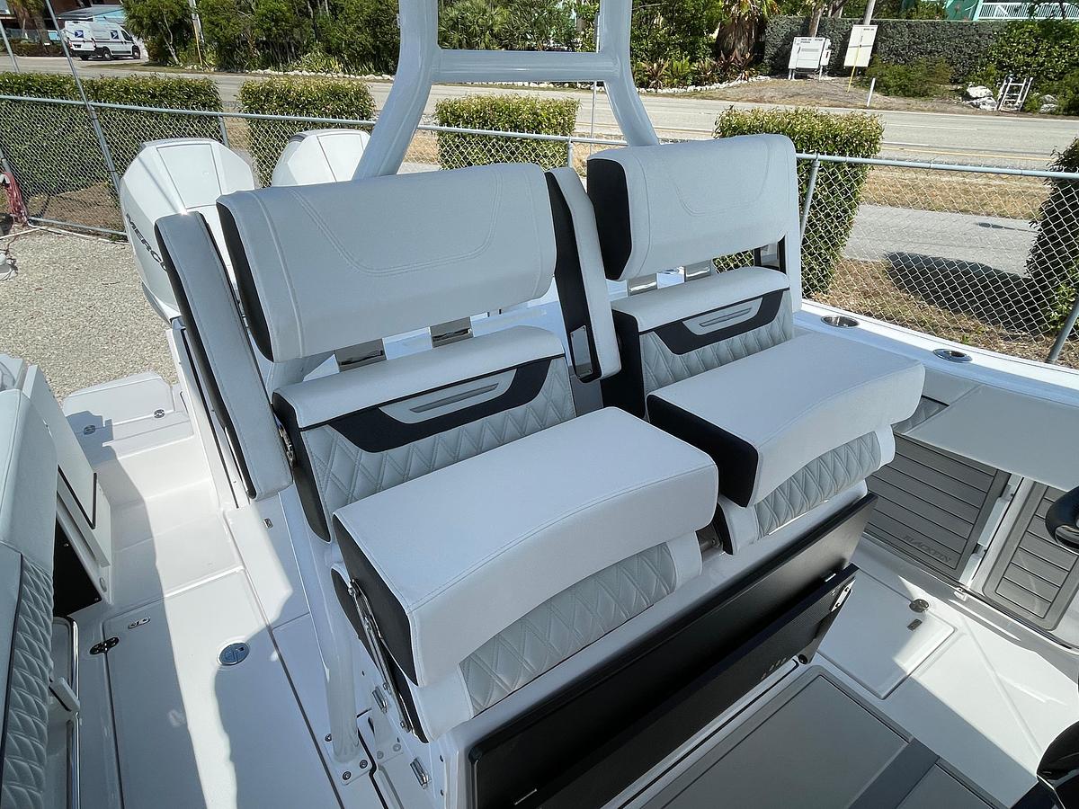 2025 Blackfin 272 CC