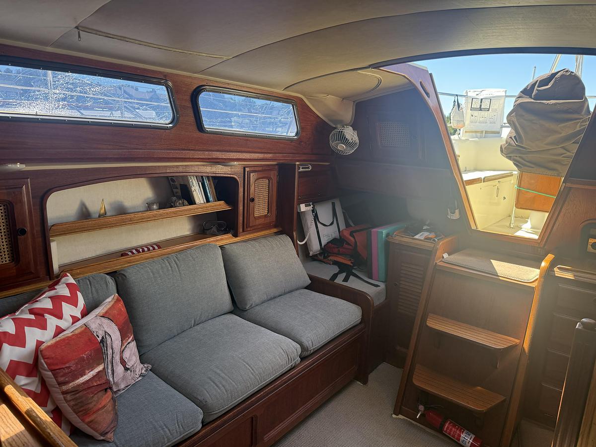 Used 1977 Islander 32