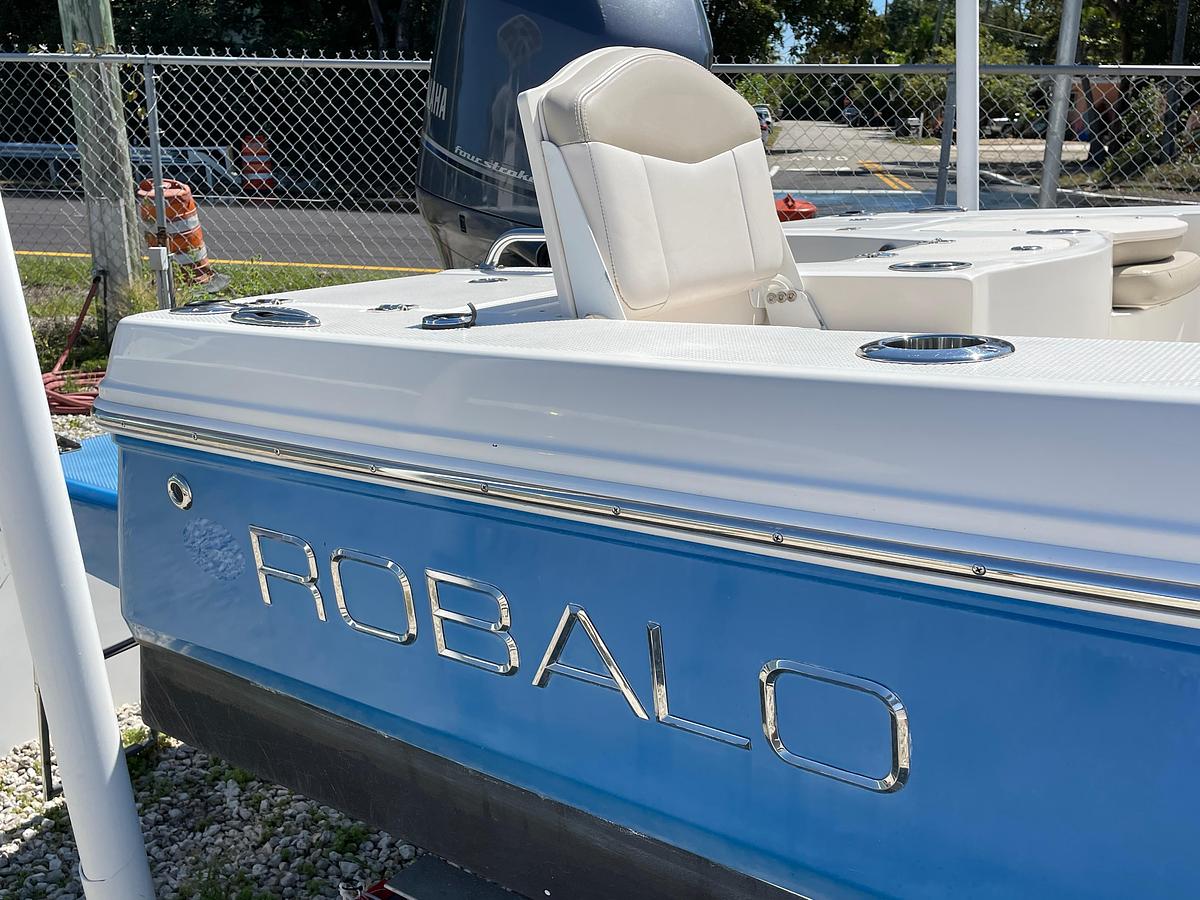 Used 2017 Robalo 206 Cayman
