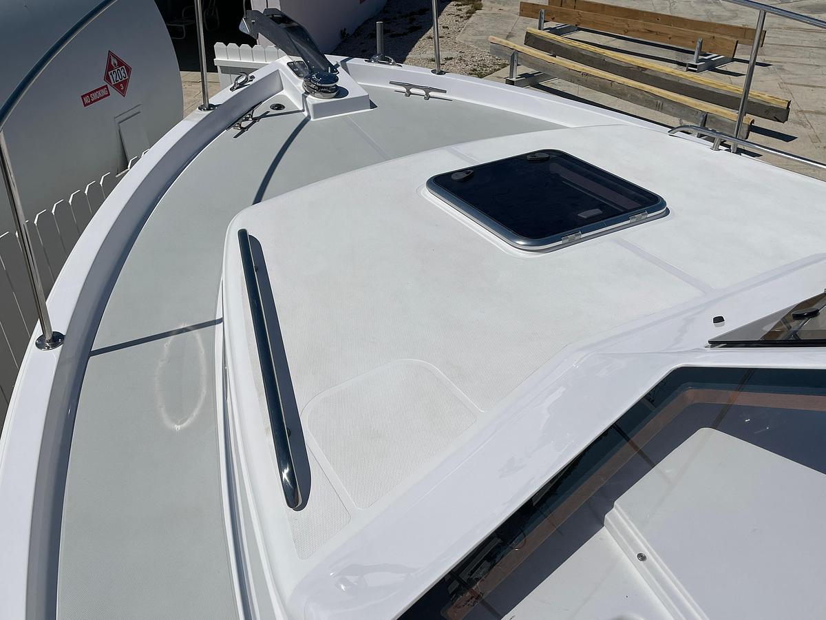 2025 True North 34 Outboard Express