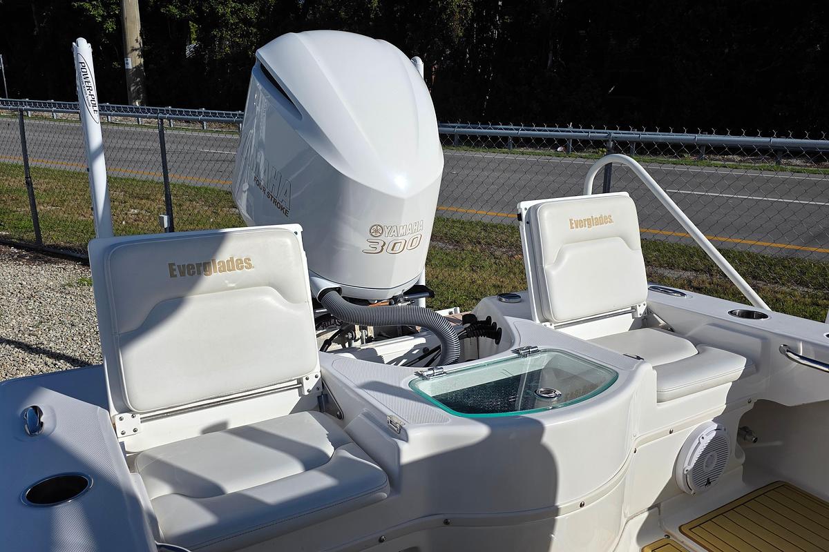 Used 2018 Everglades 243 Center Console