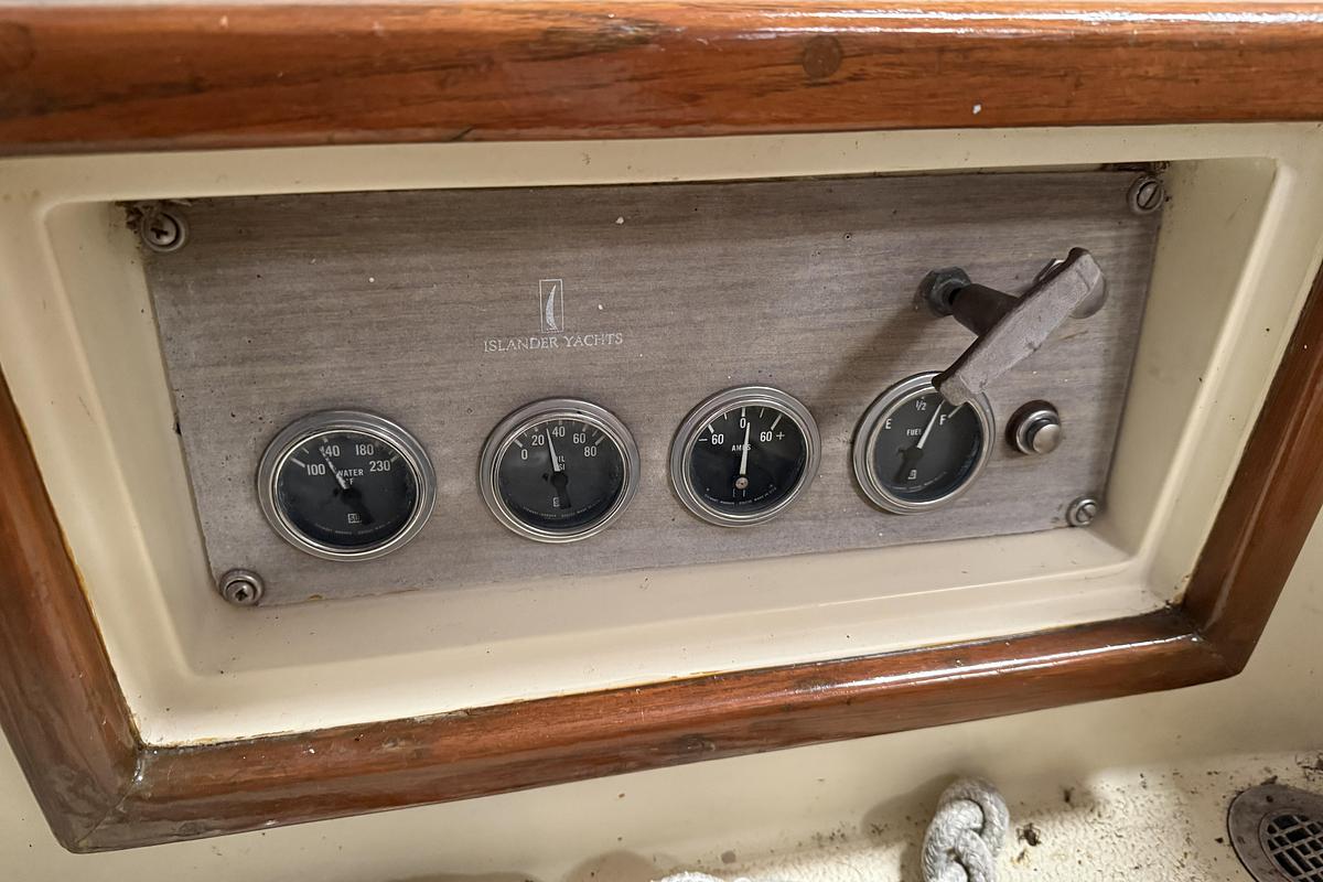 Used 1977 Islander 32