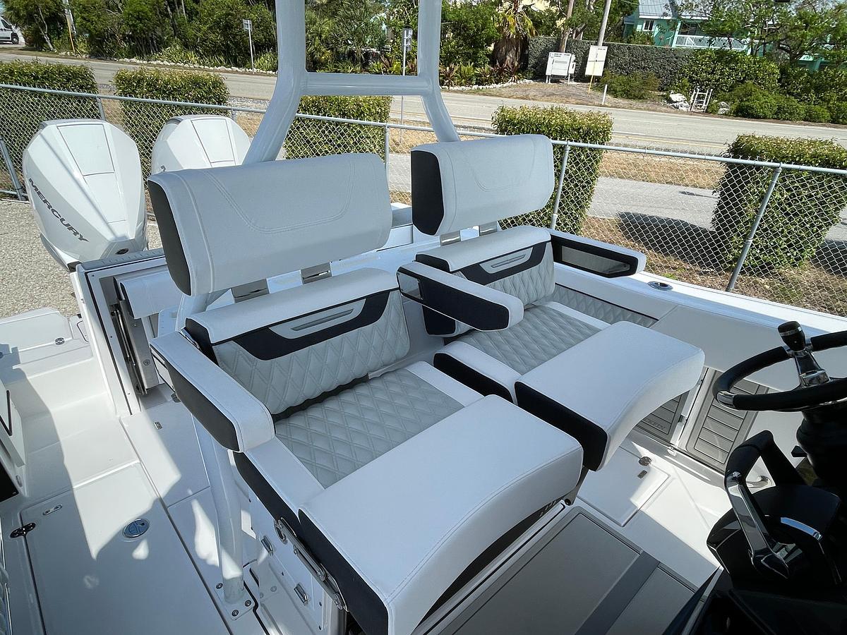 2025 Blackfin 272 CC