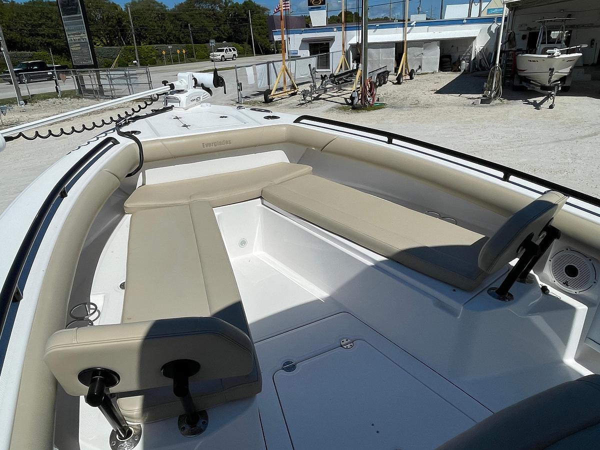 Used 2020 Everglades 273 Center Console