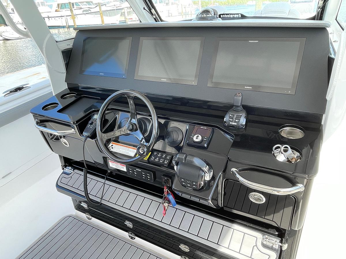 Used 2021 Everglades 395 Center Console