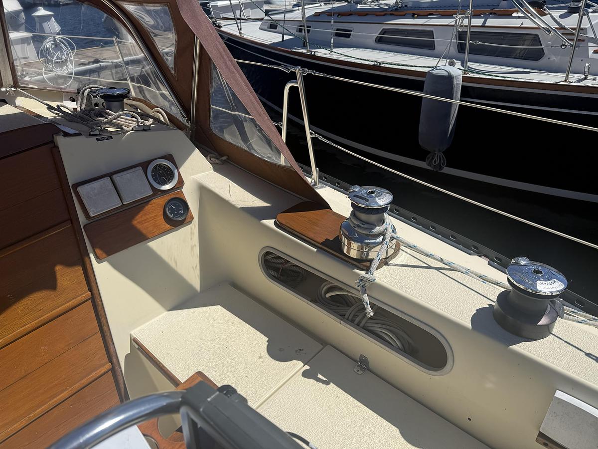 Used 1977 Islander 32