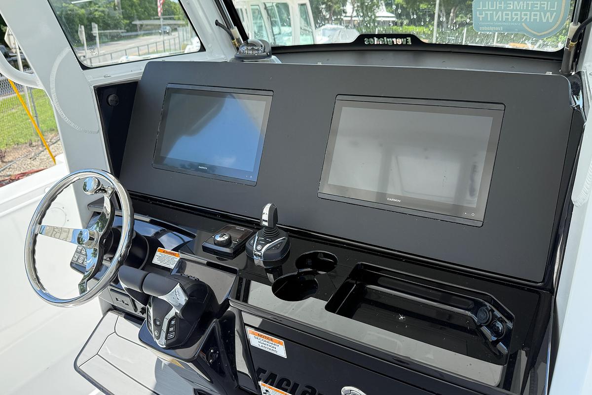 2026 Everglades 335 Center Console