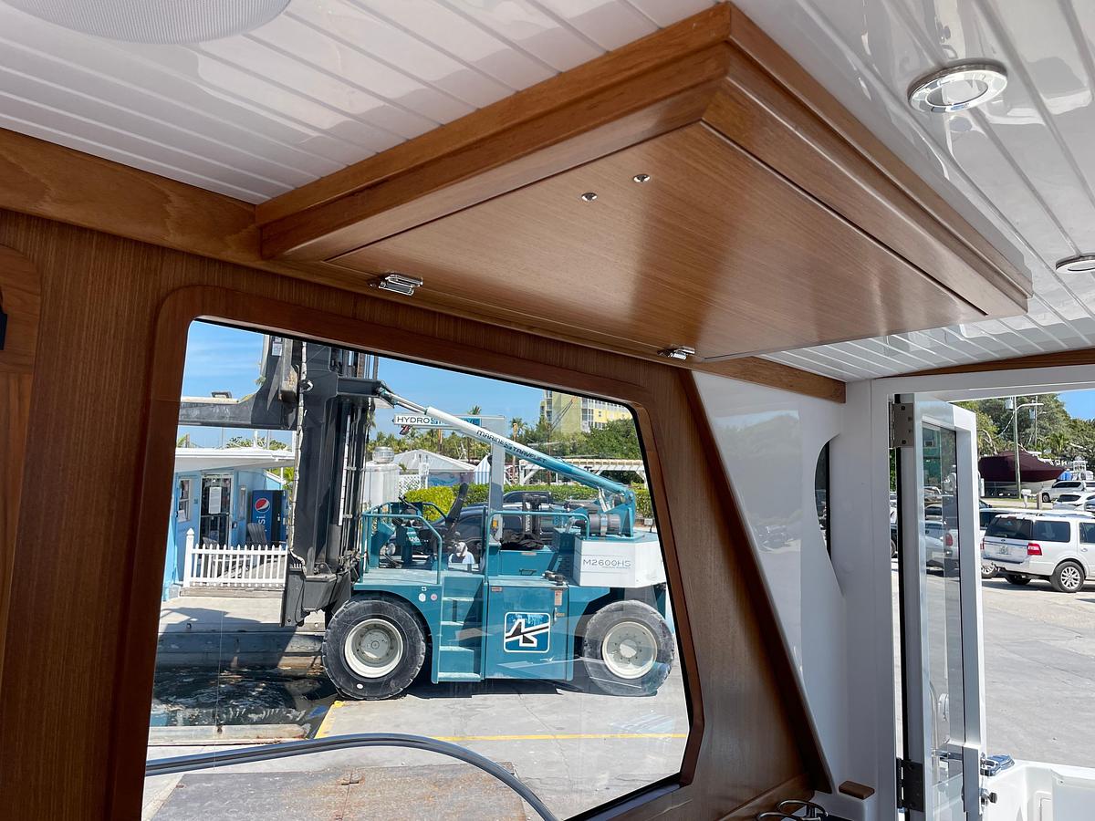 2025 True North 34 Outboard Express
