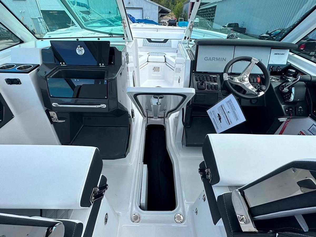 Used 2024 Blackfin 302 DC