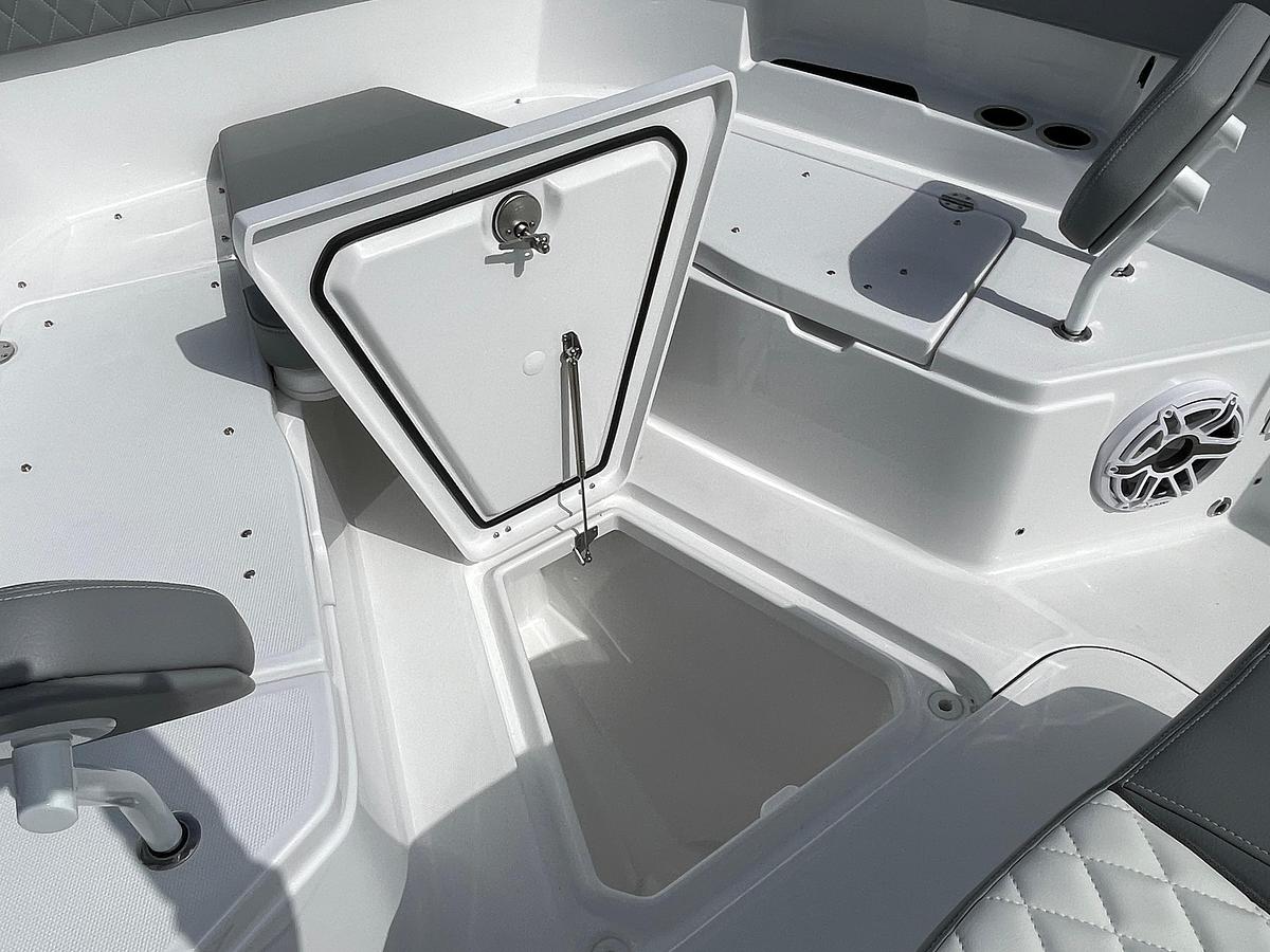 2026 Everglades 375 Center Console