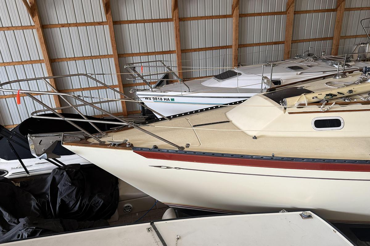 Used 1977 Islander 32