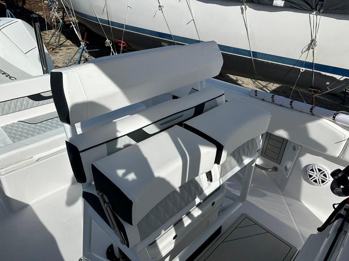 2024 Blackfin 222 CC