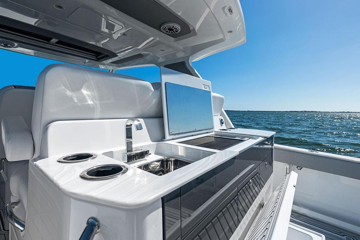 2026 Everglades 367CX
